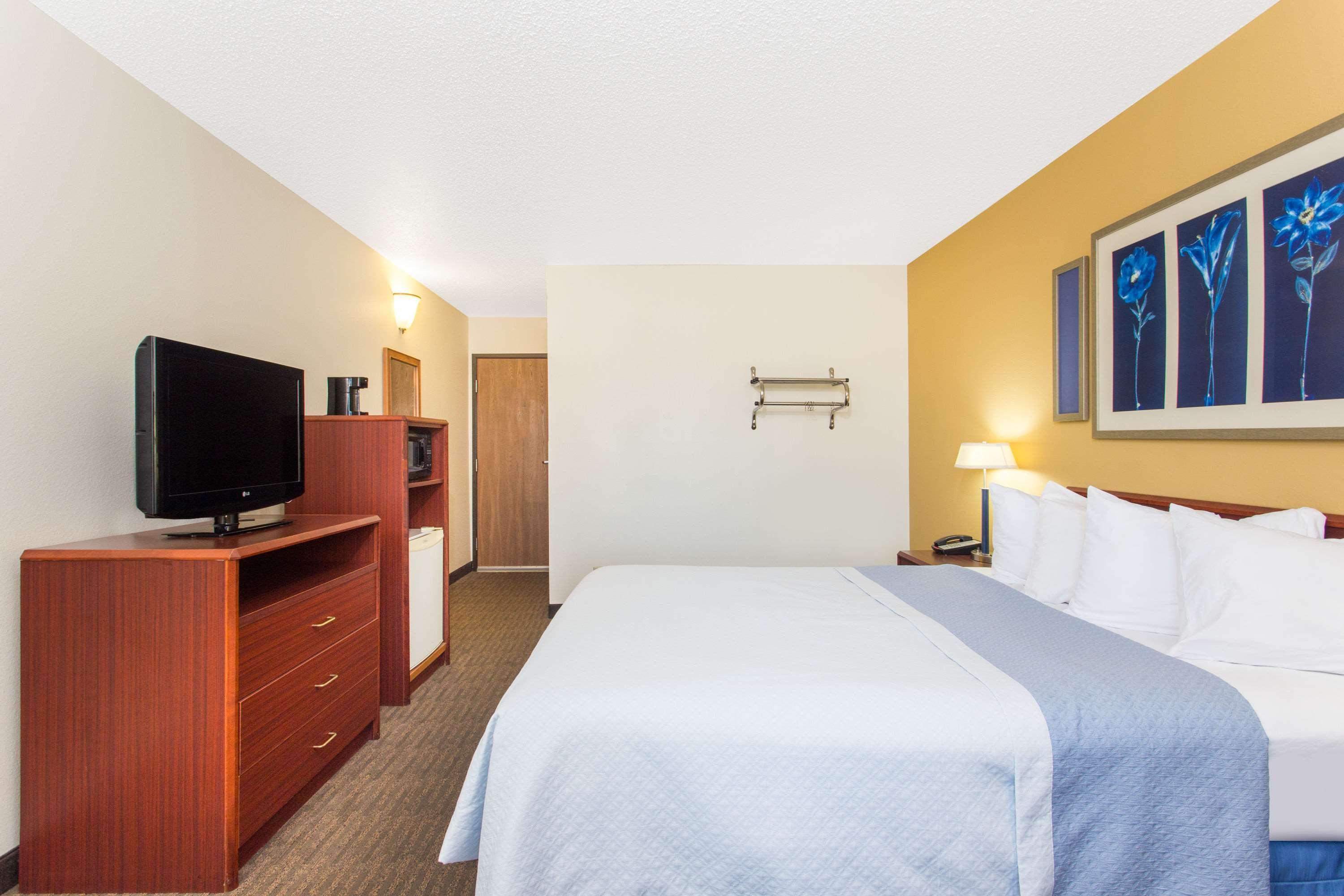 Days Inn By Wyndham Austin Esterno foto