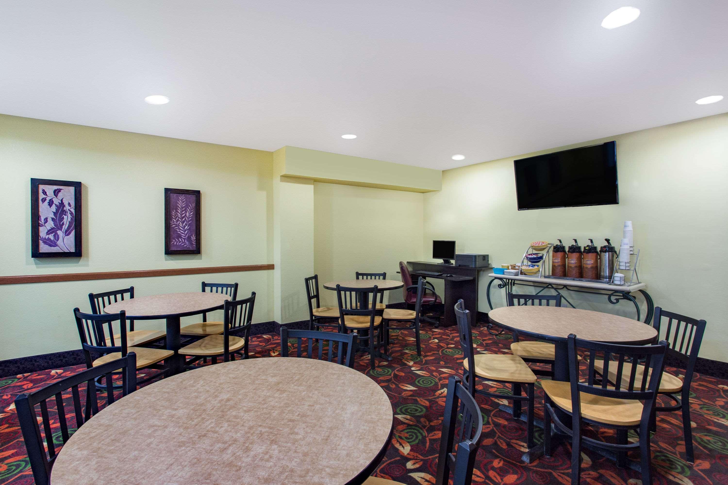 Days Inn By Wyndham Austin Esterno foto